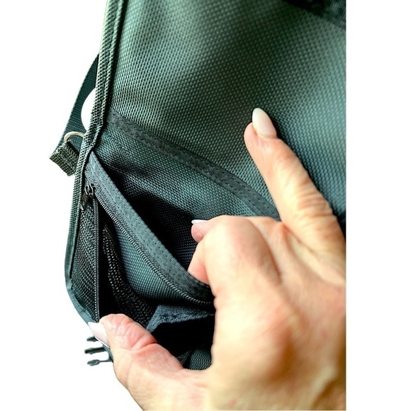 American Tourister Multi Compartment Passport Holder Travel Document Organizer - Picture 3 of 6